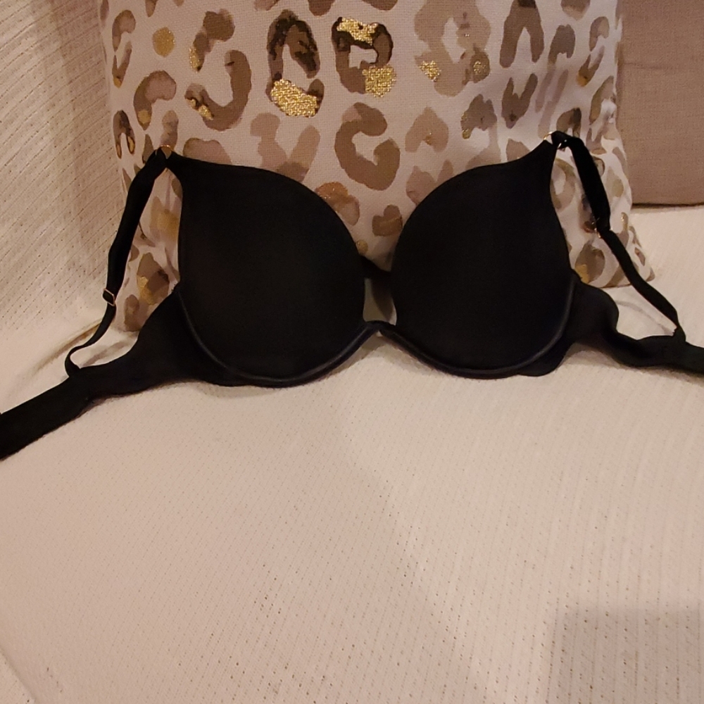 Black Victoria's secret very sexy push up bra